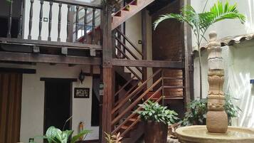 Televisión LED de 43 pulgadas con canales digitales