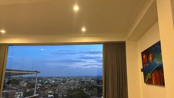 Deluxe Suite, City View