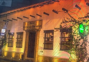 Mặt tiền nơi lưu trú