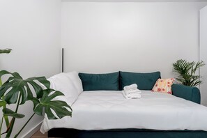 1 dormitorio, tabla de planchar con plancha, wifi y ropa de cama