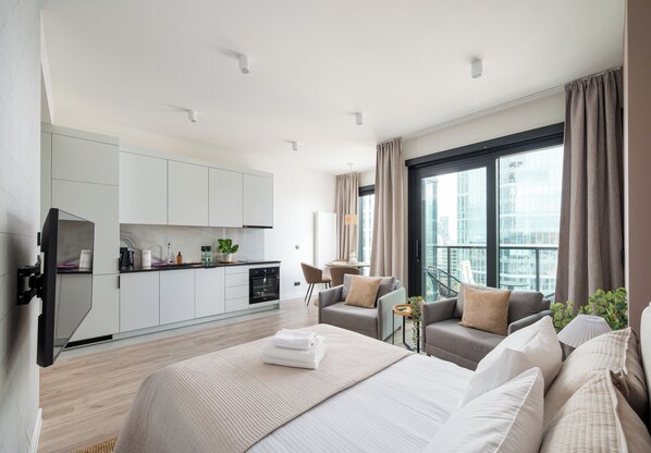 Iron/ironing board, WiFi, bed sheets