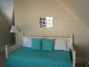 4 bedrooms, iron/ironing board, WiFi, bed sheets - Beautifully restored 4-bedroom sea captain's house with water views, STR25-57 (Rockland)