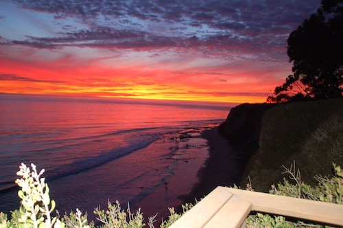 Romantic oceanfront home on the bluff w/ incredible 180+ deg ocean views