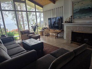 Smart TV, fireplace