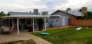 Outdoor dining - Country Living in the City (Phoenix)