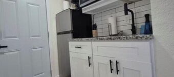 Cozy 1-bedroom apartment in charming Tampa- Near Bayshore, Hyde Park & Downtown.