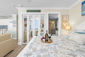 1 bedroom, iron/ironing board, free WiFi, bed sheets - Close to Beach with Tennis Court and Pickleball - Blue Chair Breeze - Roelens (Fort Myers Beach)