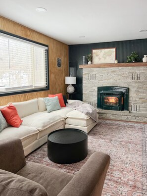 Smart TV, fireplace