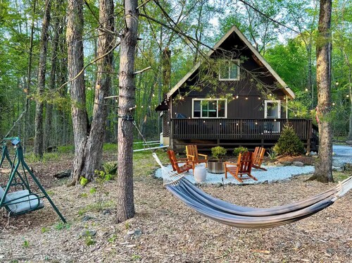 Cozy Chalet in Lake Community, Pocono Mountains, w/ Hot Tub