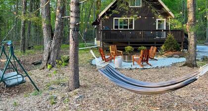 Cozy Chalet in Lake Community, Pocono Mountains, w/ Hot Tub