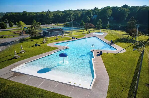 Pool - Cozy Chalet in Lake Community, Pocono Mountains, w/ Hot Tub (Pocono Lake)