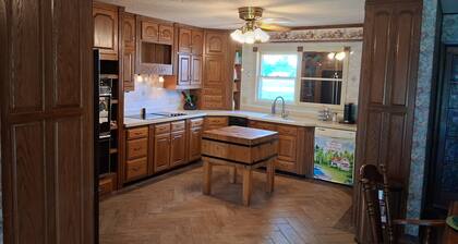 Bike, Fish, Relax 3 BR Lakefront Ranch House