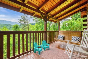 House (4 Bedrooms) | Interior - Triple Mountain View by Avantstay: Hot Tub, Game Room & Stunning Smoky Mountain Views (Gatlinburg)