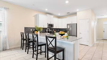 Casa (Multiple Bedrooms) | Interior