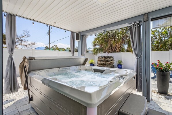 Bain à remous extérieur