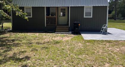 Charming bungalow with WiFi and AC in wonderful quiet part of Gainesville