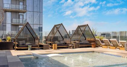 Luxe High Rise Near DT Austin w/ Views Rooftop Pool, Gym, & Luxe Amenities