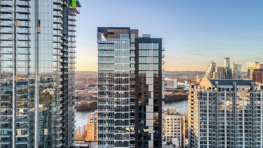 Luxe High Rise Near DT Austin w/ Views Rooftop Pool, Gym, & Luxe Amenities