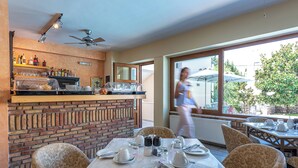 A restaurant with a brick wall, a ceiling fan, and a view of the outdoors. - ERATO & KALYPSO split level apartment (60m² for 2-5 people) (Egialia)