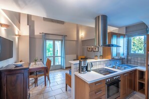 Fridge, oven, coffee/tea maker, cookware/dishes/utensils