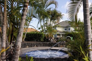 Bañera de hidromasaje al aire libre