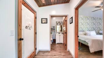 1 habitación, escritorio, tabla de planchar con plancha y wifi gratis