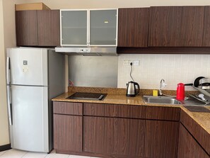 Fridge, microwave, stovetop, electric kettle