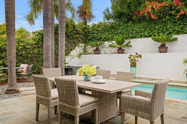 Outdoor dining