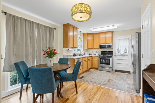 BreezeHome Cottage- Cozy Modern Stay in Shelbyville, Tn