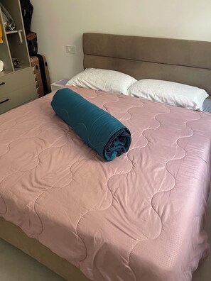 3 slaapkamers, een strijkplank/strijkijzer, wifi