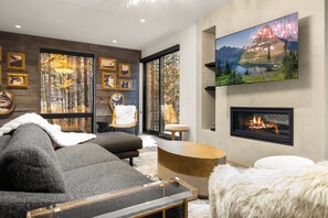 Smart TV, fireplace