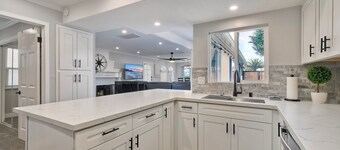 Luxury Beach Duplex | Sleeps 9 | Dog-Friendly | A/C | Fire Pit & Grill