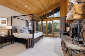 6 bedrooms, desk, iron/ironing board, free WiFi