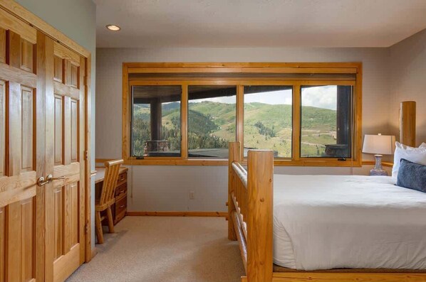 6 bedrooms, iron/ironing board, free WiFi, bed sheets