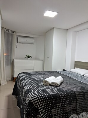 2 chambres, fer et planche à repasser, Wi-Fi, draps fournis