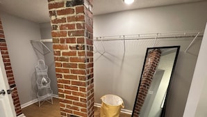 Unclassified image, 4 of 18, button - Pleasantly Charming 2-bedroom duplex in  Wynnton Village Historic District. (Columbus)