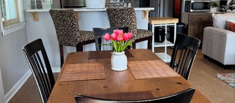 Pleasantly Charming 2-bedroom duplex in  Wynnton Village Historic District.