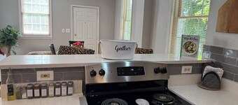 Pleasantly Charming 2-bedroom duplex in  Wynnton Village Historic District.