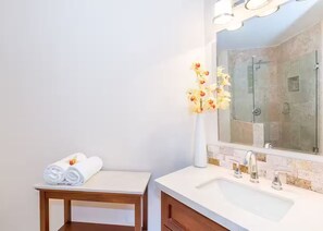 Handtücher, Seife, Toilettenpapier
