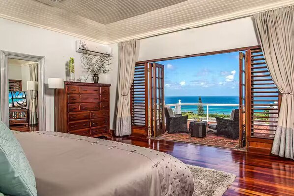 4 bedrooms, desk, iron/ironing board, travel crib