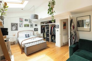 3 slaapkamers, een bureau, een strijkplank/strijkijzer, wifi