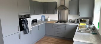 Cheshire Retreat: Modern 3BR with Garden