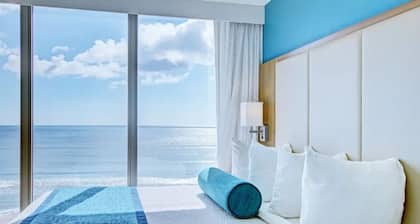 Charming studio stay at resort with WiFi, AC in fabulous Daytona Beach