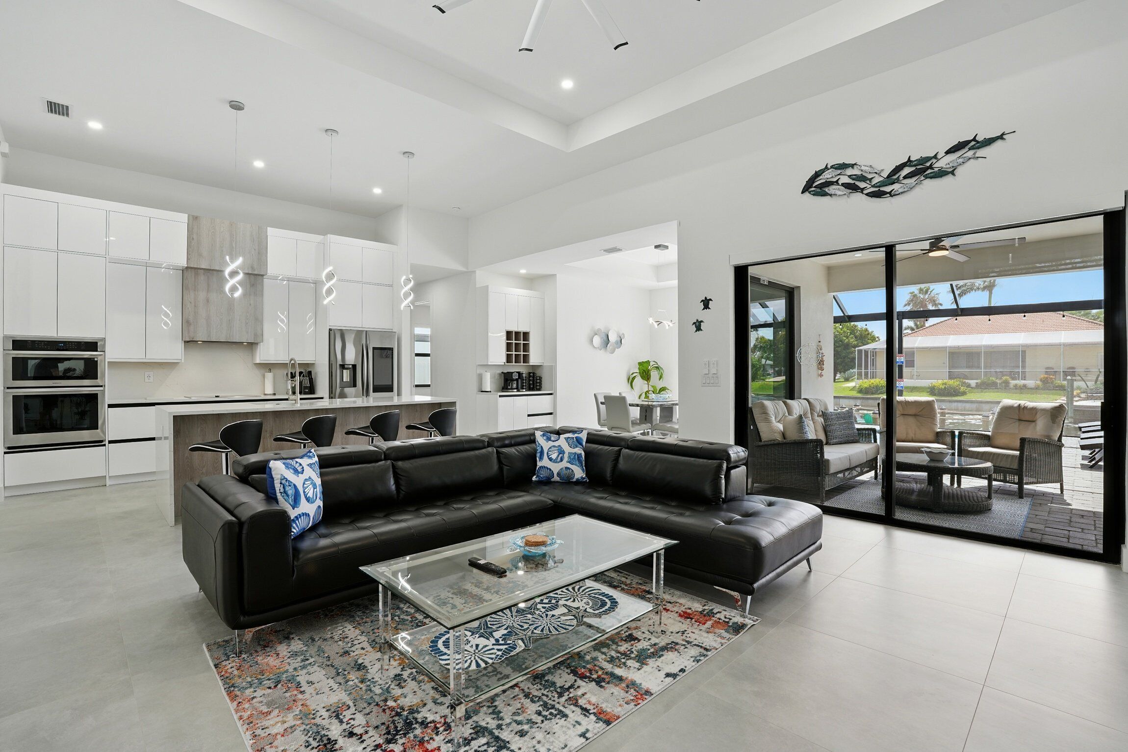 智能電視、足球機、乒乓球設施