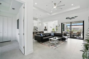 スマートテレビ、テーブルサッカー台、卓球台