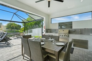 屋外ダイニングエリア