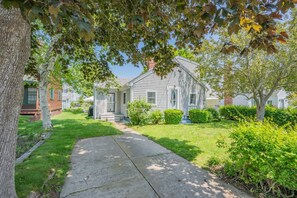 Exterior - Cozy Town Neck Cape Escape – Pet Friendly (Sandwich)