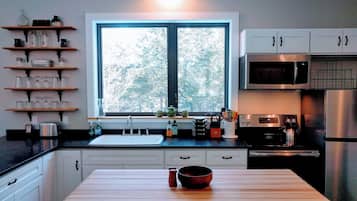 Microondas, horno y parrilla de estufa