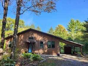 Exterior - Little house in the woods of Jericho - AC, W/D, Wifi, Patio (Jericho)