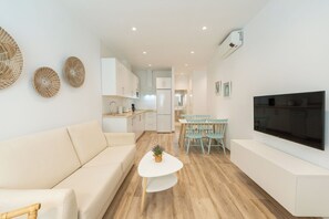 Smart TV, books - Apartamento Solset Nerja Bajo B (Nerja)